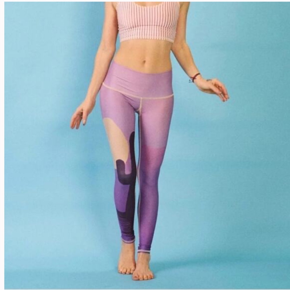 Teeki Womens Coyote Moon Dawn Hot Pant Legging Size Small (A10)